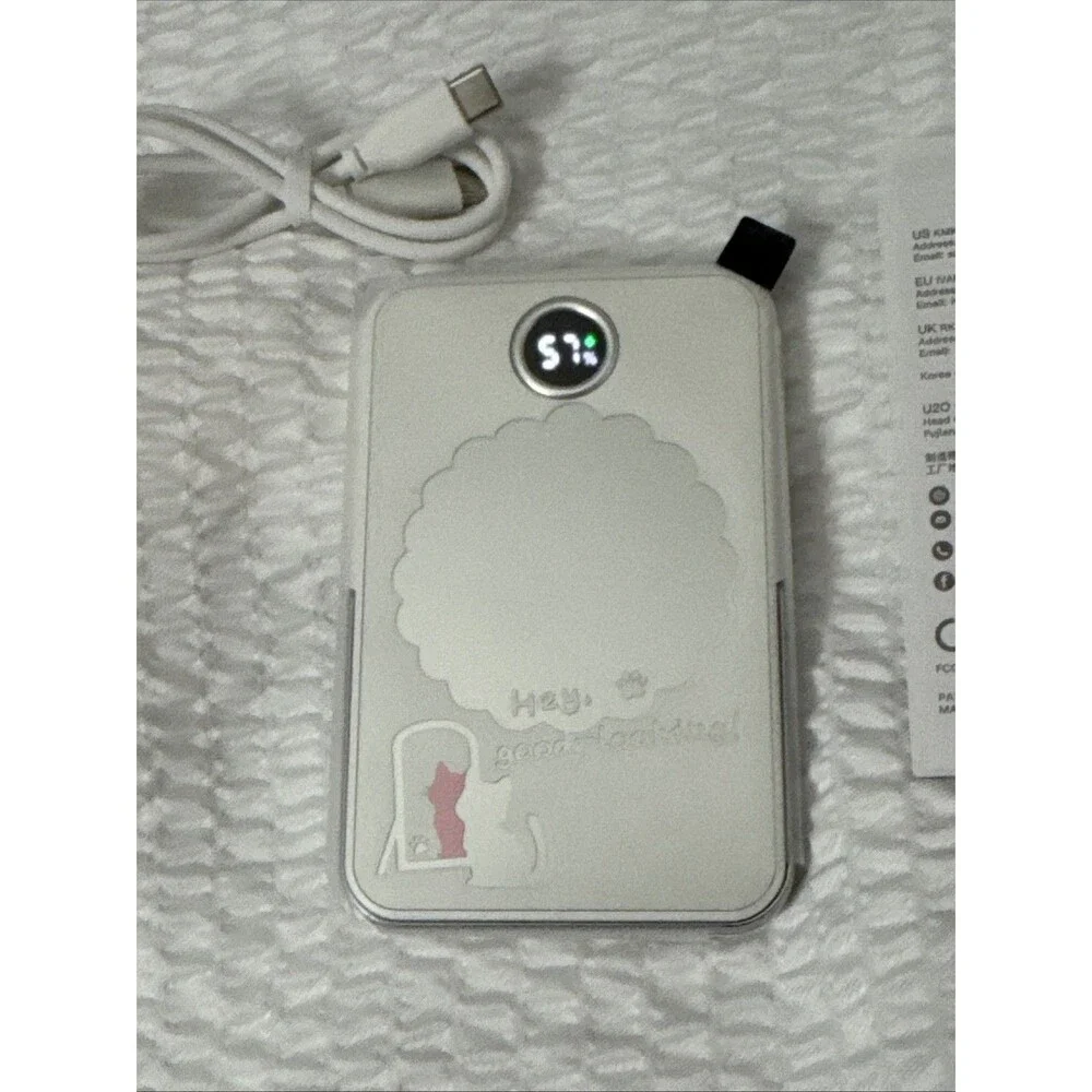 iWalk 5000mAh Magnetic Wireless Portable Charger With Stand White